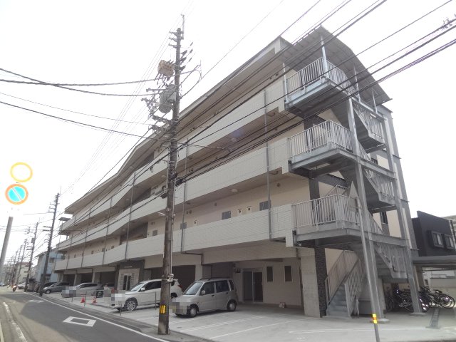 建物外観　現況が相違する場合は現況を優先致します。