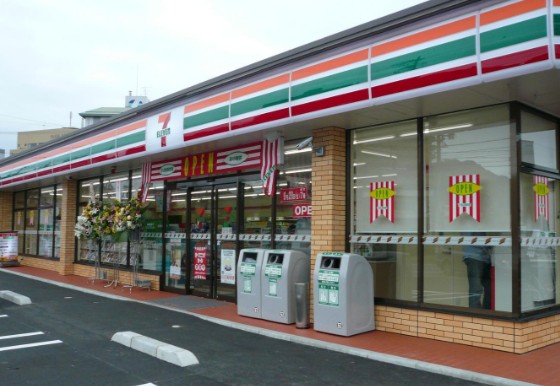 コンビニ　セブンイレブン墨田八広店（コンビニ）まで183m