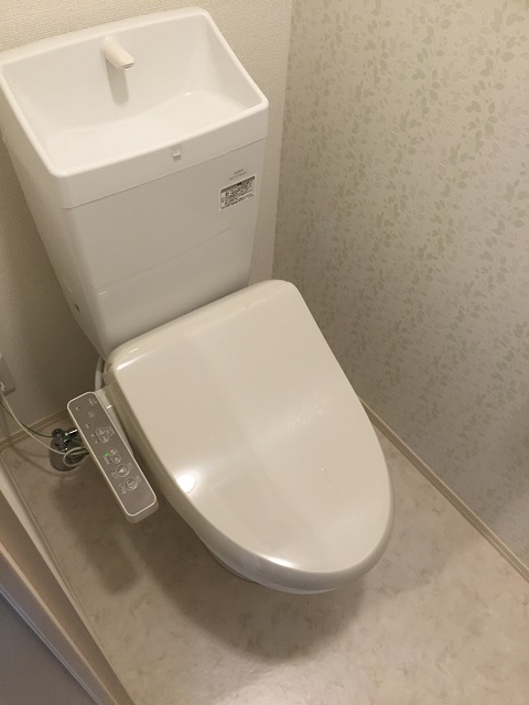 トイレ　温水洗浄暖房便座