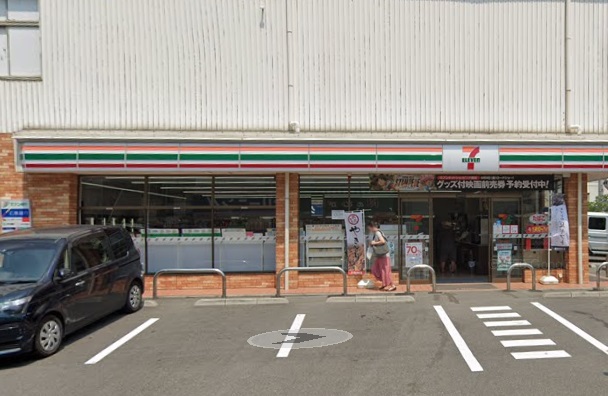 コンビニ　セブンイレブン（コンビニ）まで346m