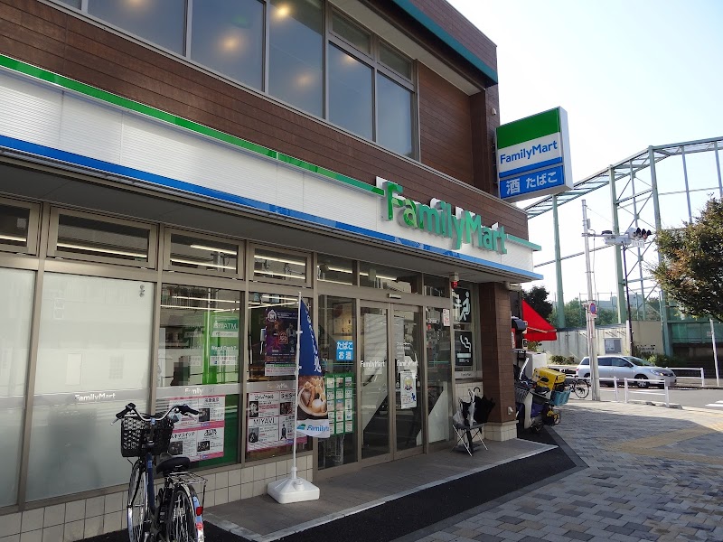 コンビニ　ファミリーマート麻布運動場前店（コンビニ）まで195m