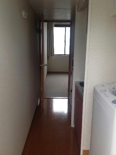 玄関　廊下から居間