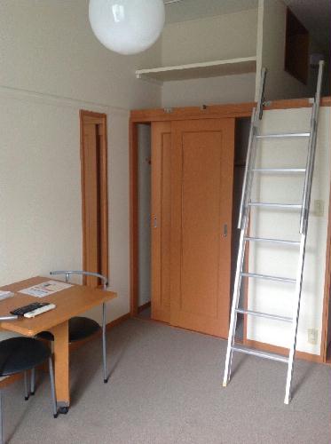 居室・リビング　居間（ベランダ側）