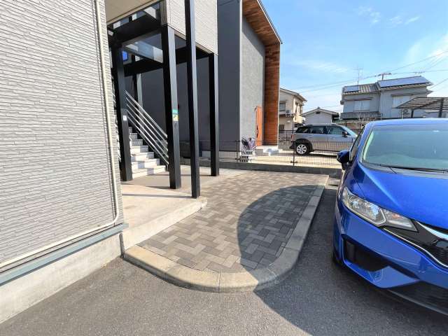 エントランス　駐車場