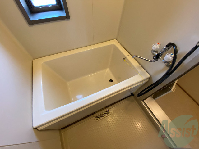バス・シャワールーム　お風呂の洗い場です、清潔感にあふれています。