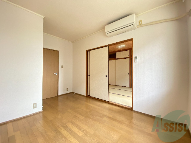 その他部屋・スペース　寝室です。陽が射して気持ちの良い朝を迎えられます。