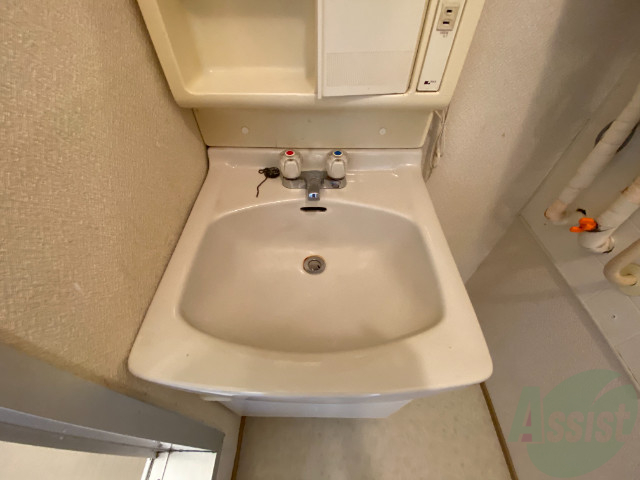 洗面設備　お風呂です。肩までゆっくりと浸かることができます。