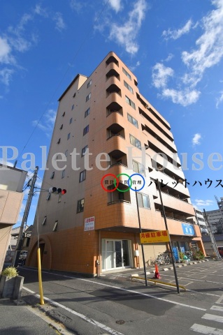 【岡山市北区清輝本町のマンションの建物外観】