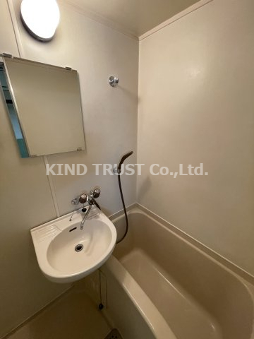 バス・シャワールーム　コンパクトで使いやすいお風呂です