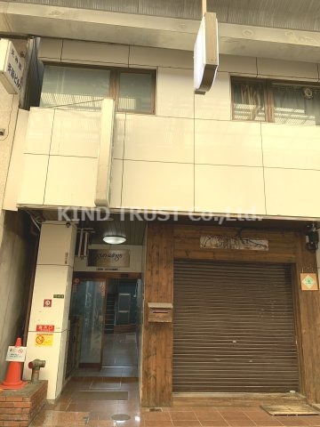 エントランス　落ち着いたエントランスです