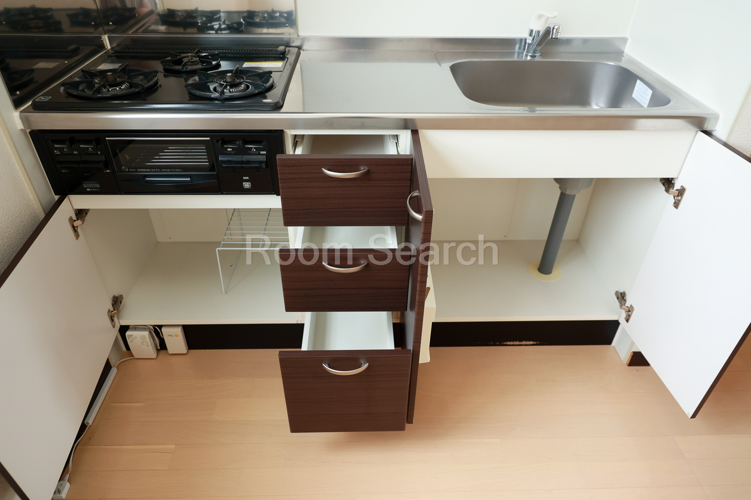 キッチン　3口ガスコンロ、システムキッチン