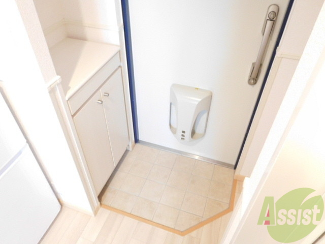 玄関　玄関にはシューズボックスもついてるので、玄関周り片付きますね