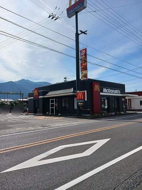 飲食店　マクドナルド新居浜国道１１号店（飲食店）まで1000m