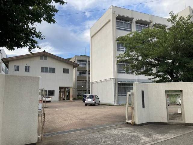 中学校　増位中学校（中学校）まで489m