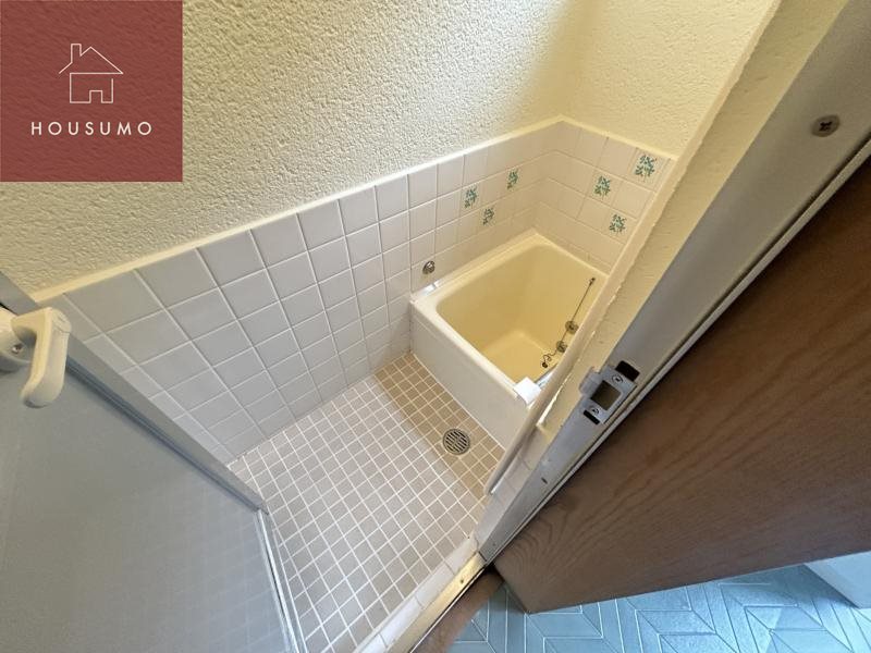 バス・シャワールーム　コンパクトで使いやすいお風呂です