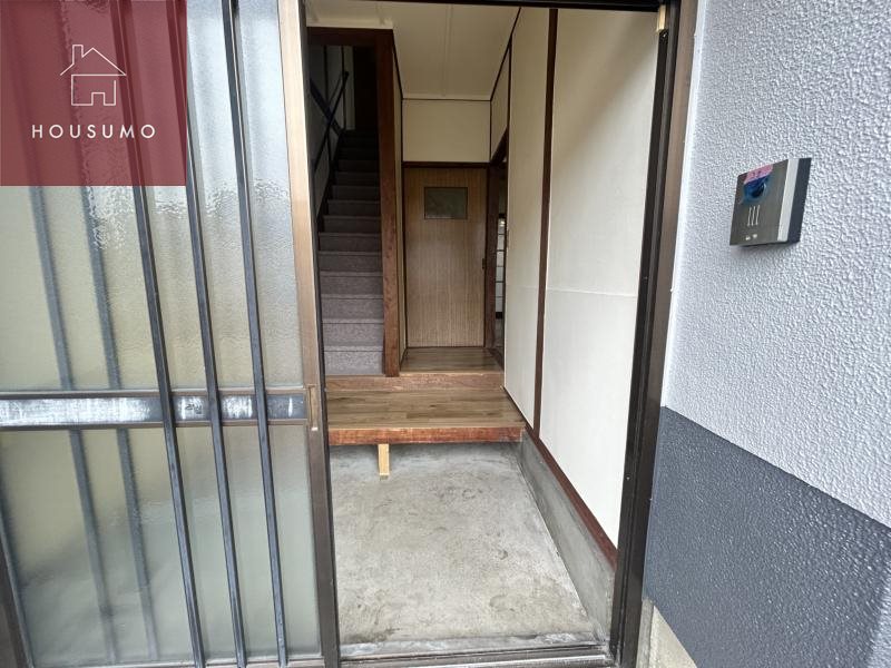 玄関　収納もある玄関です