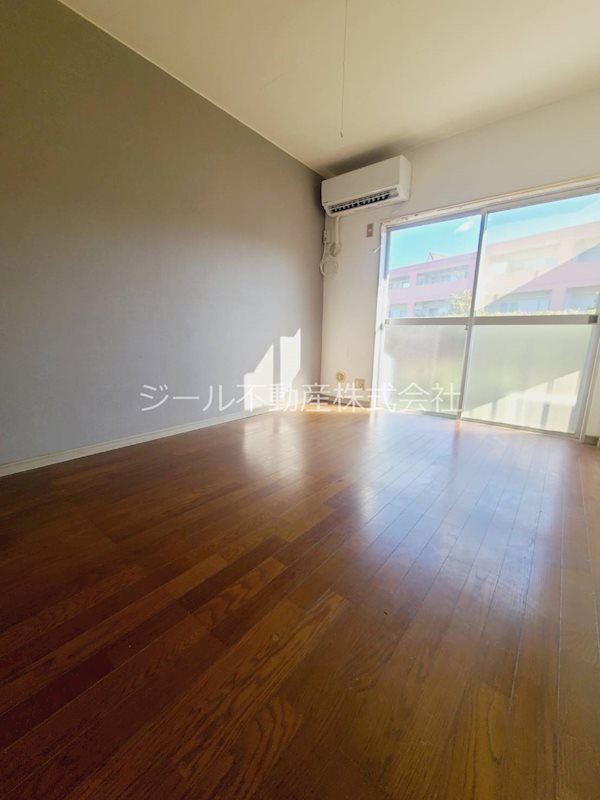 居室・リビング　明るい室内