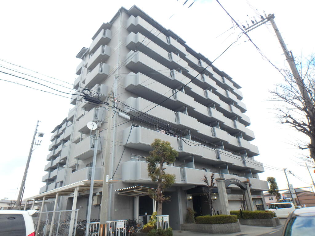 ヒュース尾崎の建物外観