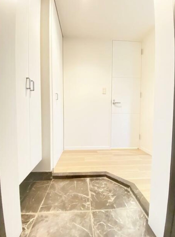 玄関　他の部屋参考