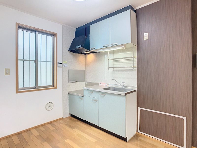 キッチン　キッチンのアクセントが目立ちます。