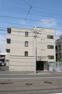 札幌市中央区南二十条西のマンションの建物外観