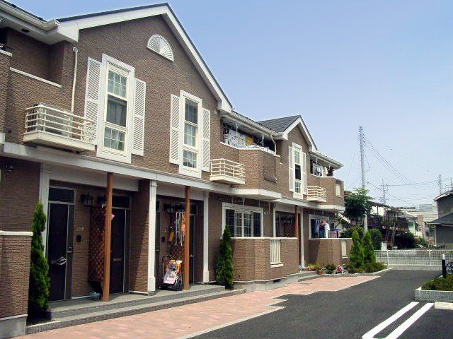 あきる野市雨間のアパートの建物外観