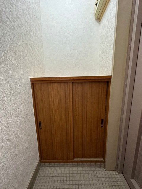 玄関　同物件別室の写真です
