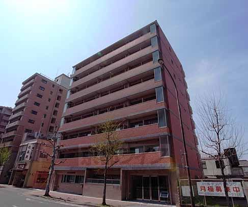 京都市右京区西院平町のマンションの建物外観