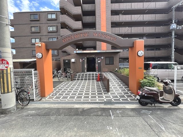 エントランス　落ち着いたエントランスです