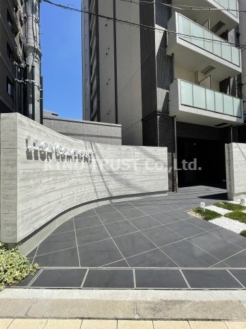 エントランス　ゆとりのあるエントランスです