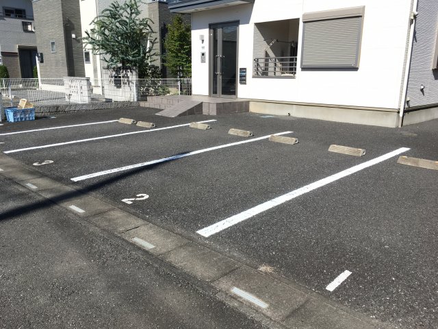 【ブランドールの駐車場】