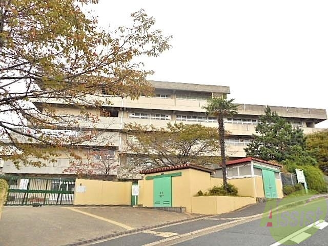 【吹田市山田東のマンションの中学校】