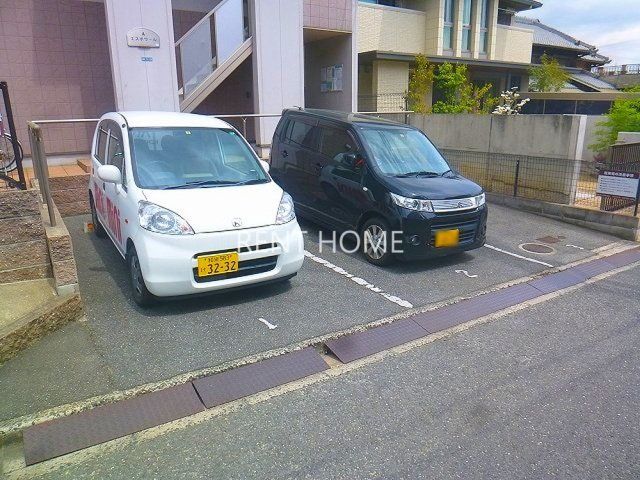 【柏原市片山町のアパートの駐車場】