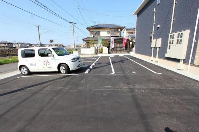 【サン・グランデ鶴市の駐車場】