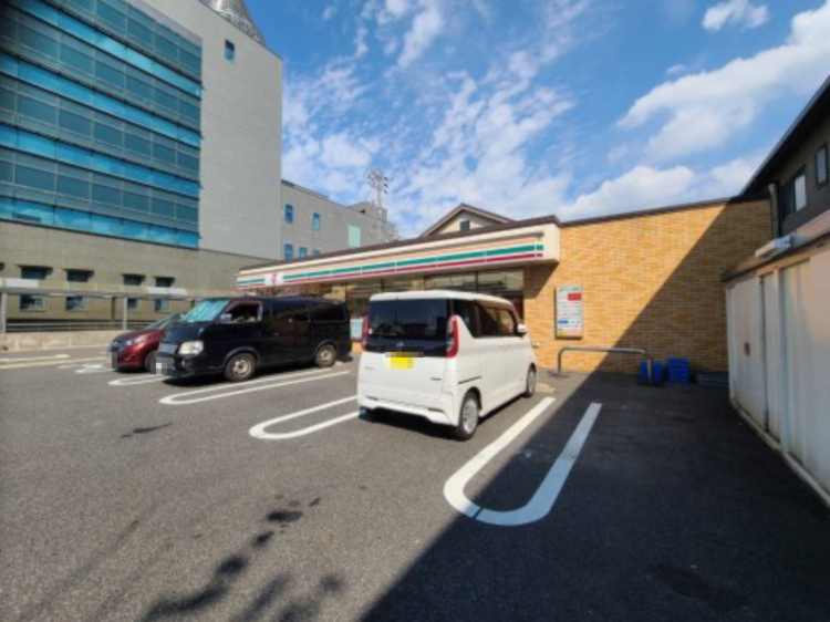 コンビニ　セブン イレブン 名古屋瑞穂区役所前店（コンビニ）まで1008m