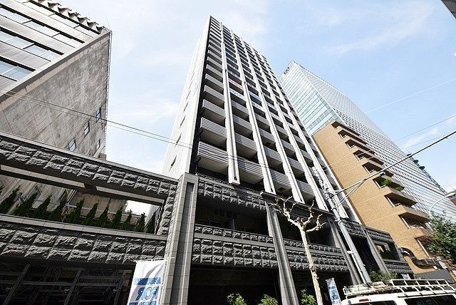 港区六本木のマンションの建物外観