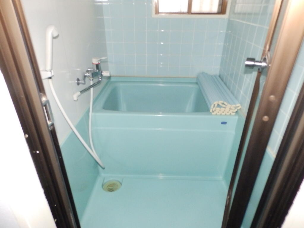 バス・シャワールーム　窓が嬉しいですね