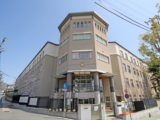 小学校　神戸市立高羽小学校（小学校）まで412m