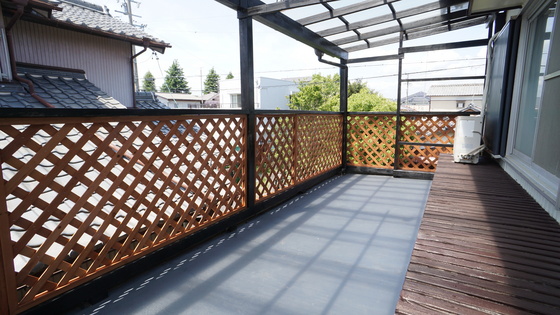 バルコニー　ウッドデッキ