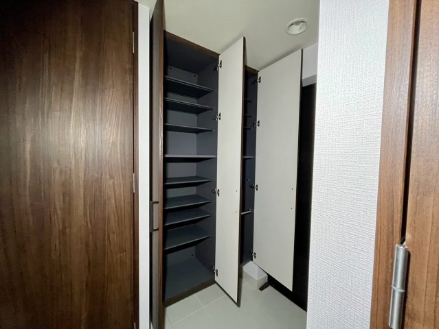 収納　プレサンスロジェ葵