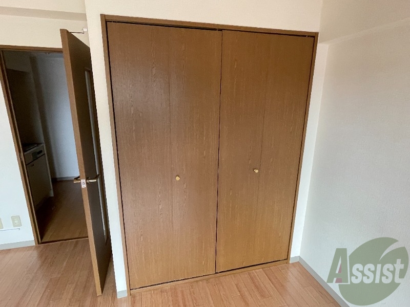 収納　収納はこちらのクローゼットをお使いください。