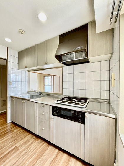 キッチン　アクセントクロス貼替予定