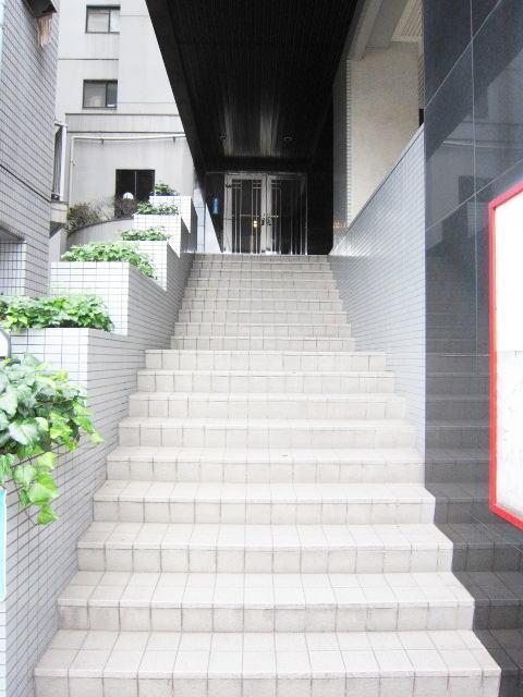 その他共有部分　建物入口の階段
