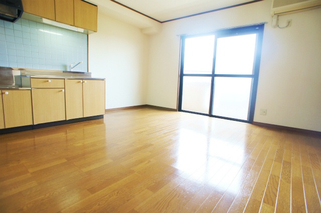 居室・リビング　ゆったり過ごせる居間です