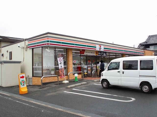 コンビニ　セブンイレブン川口4丁目店（コンビニ）まで300m