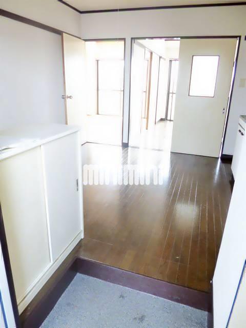 玄関　しっかり下駄箱も付いてます☆
