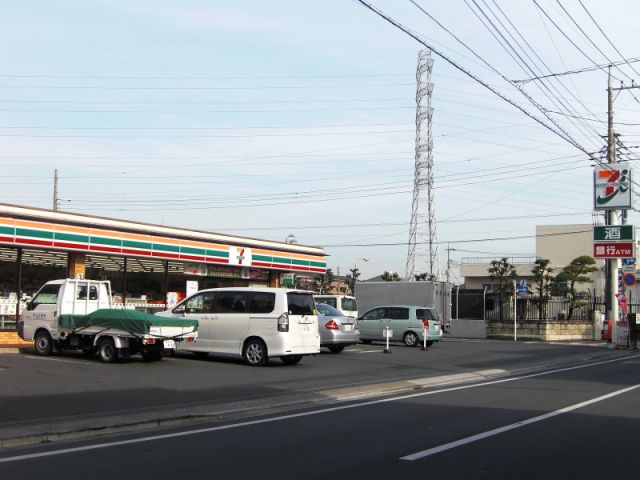 コンビニ　セブンイレブン（コンビニ）まで440m