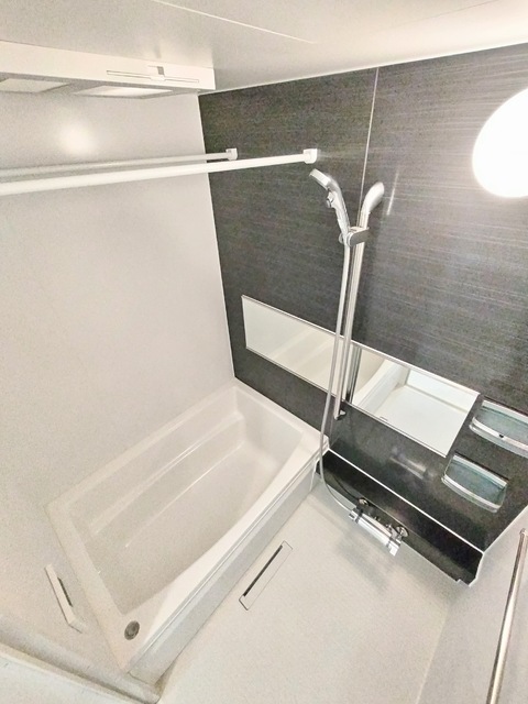 バス・シャワールーム　追い焚き可能、浴室乾燥機あり