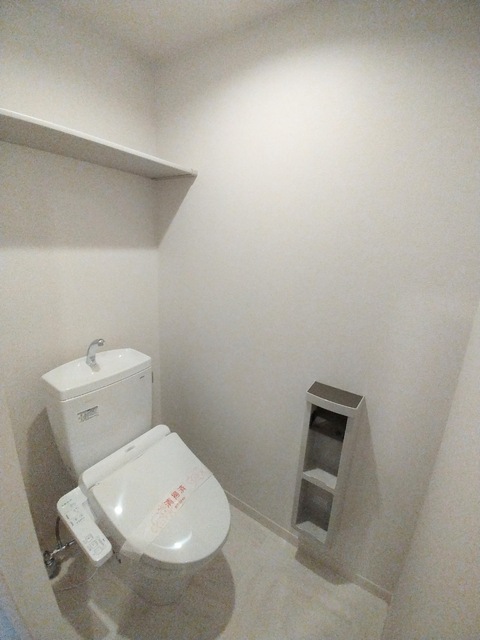 トイレ　洗浄便座付トイレです♪