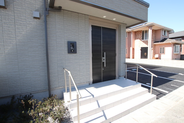 エントランス　オートロック付きです♪